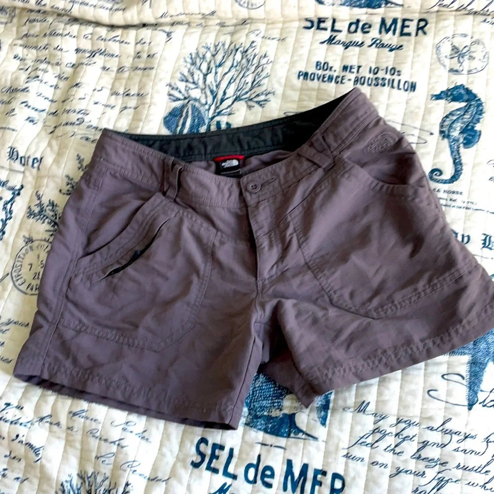 The North Face Hiking Trail Shorts Taupe Brown Gray Zip Pocket Size 8 EUC